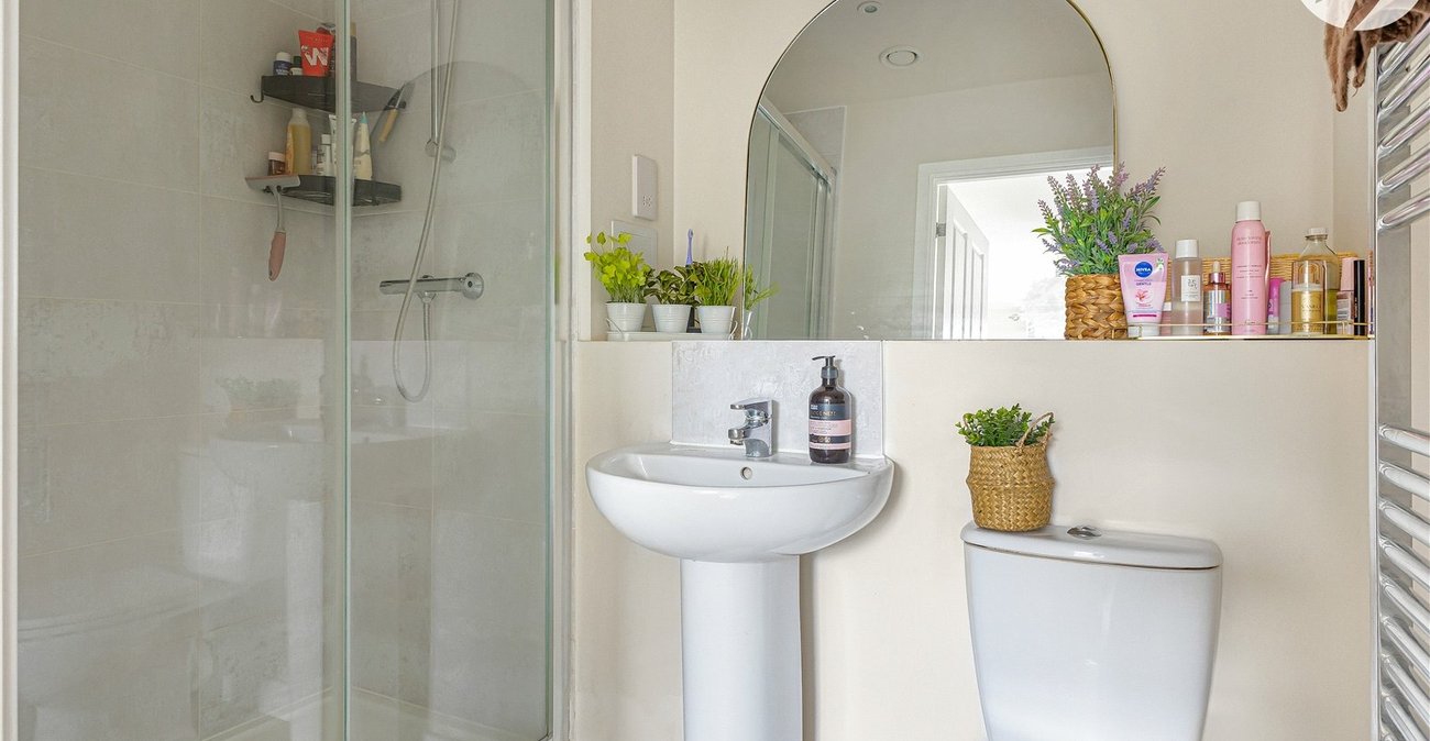 2 bedroom property for sale in Northfleet | Robinson Michael & Jackson