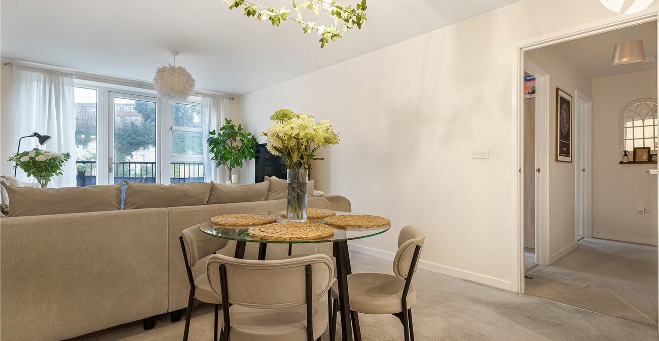 2 bedroom property for sale in Northfleet | Robinson Michael & Jackson