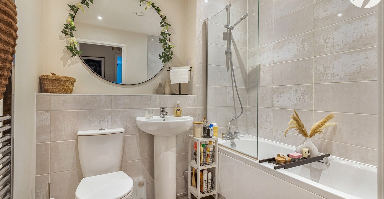 2 bedroom property for sale in Northfleet | Robinson Michael & Jackson