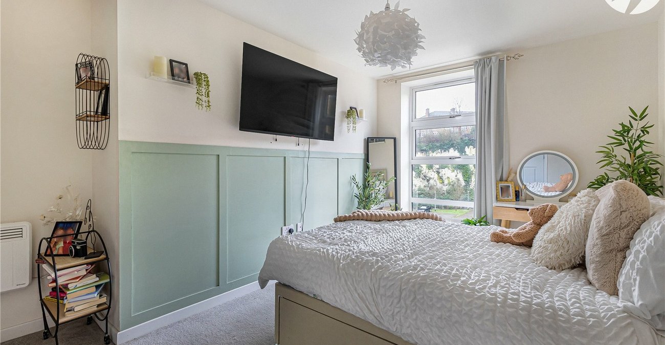 2 bedroom property for sale in Northfleet | Robinson Michael & Jackson