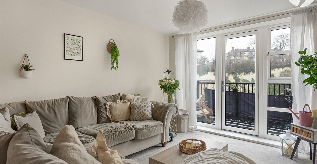 2 bedroom property for sale in Northfleet | Robinson Michael & Jackson