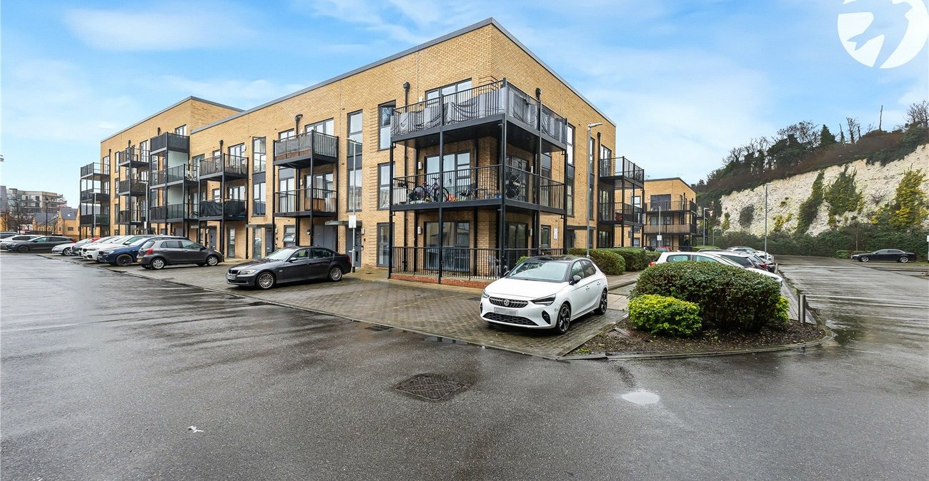 2 bedroom property for sale in Northfleet | Robinson Michael & Jackson