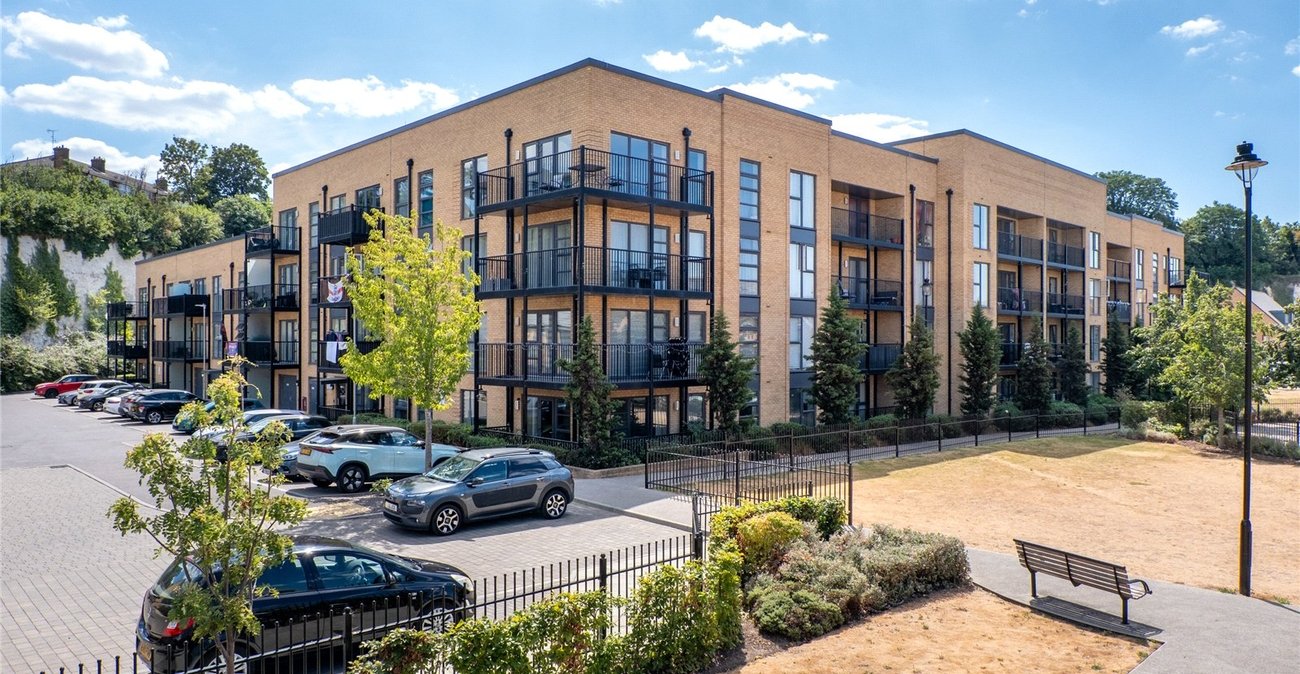 2 bedroom property for sale in Northfleet | Robinson Michael & Jackson