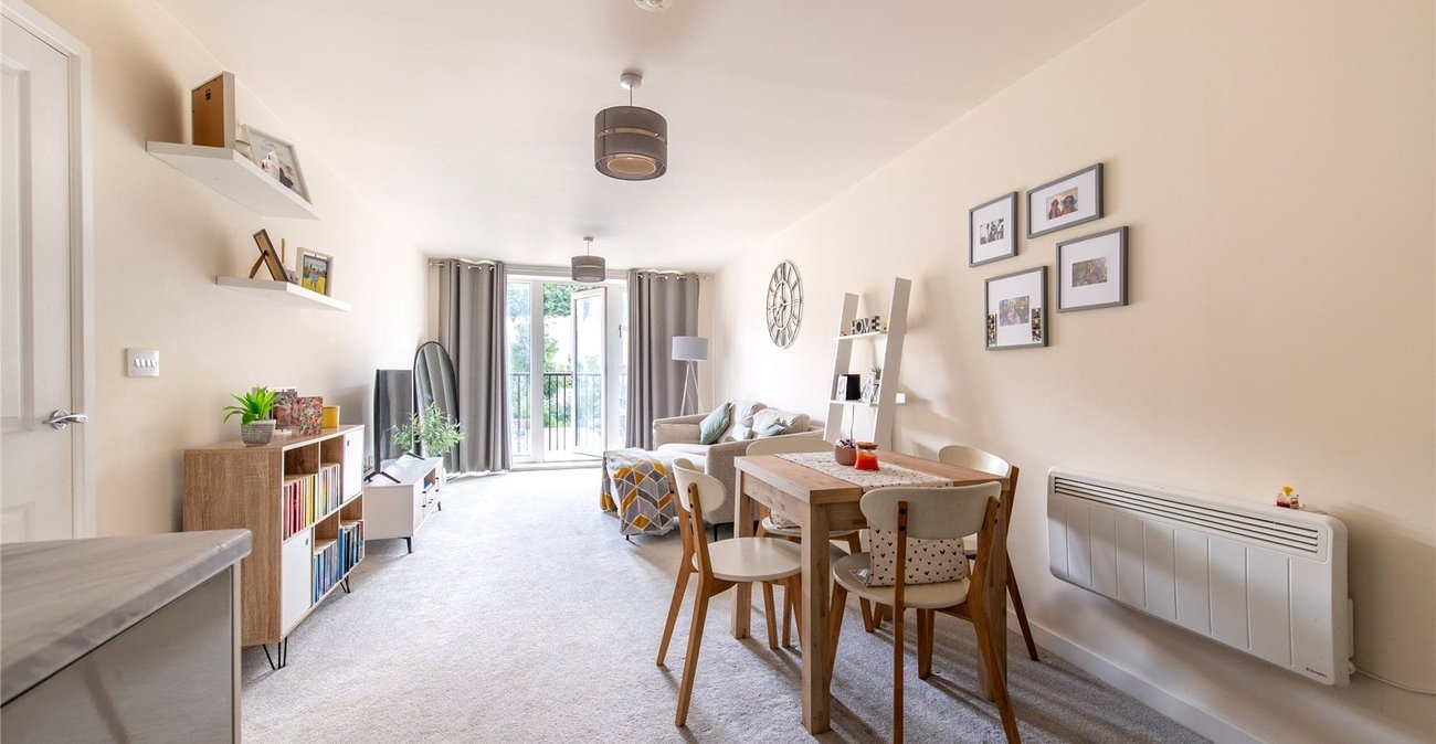 2 bedroom property for sale in Northfleet | Robinson Michael & Jackson