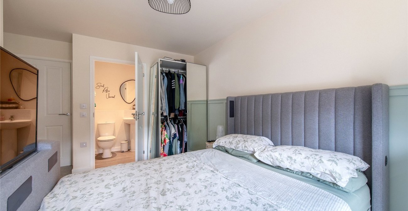 2 bedroom property for sale in Northfleet | Robinson Michael & Jackson