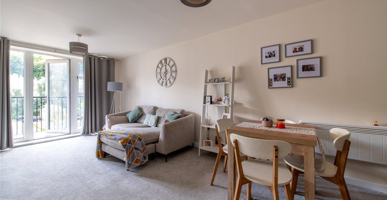 2 bedroom property for sale in Northfleet | Robinson Michael & Jackson