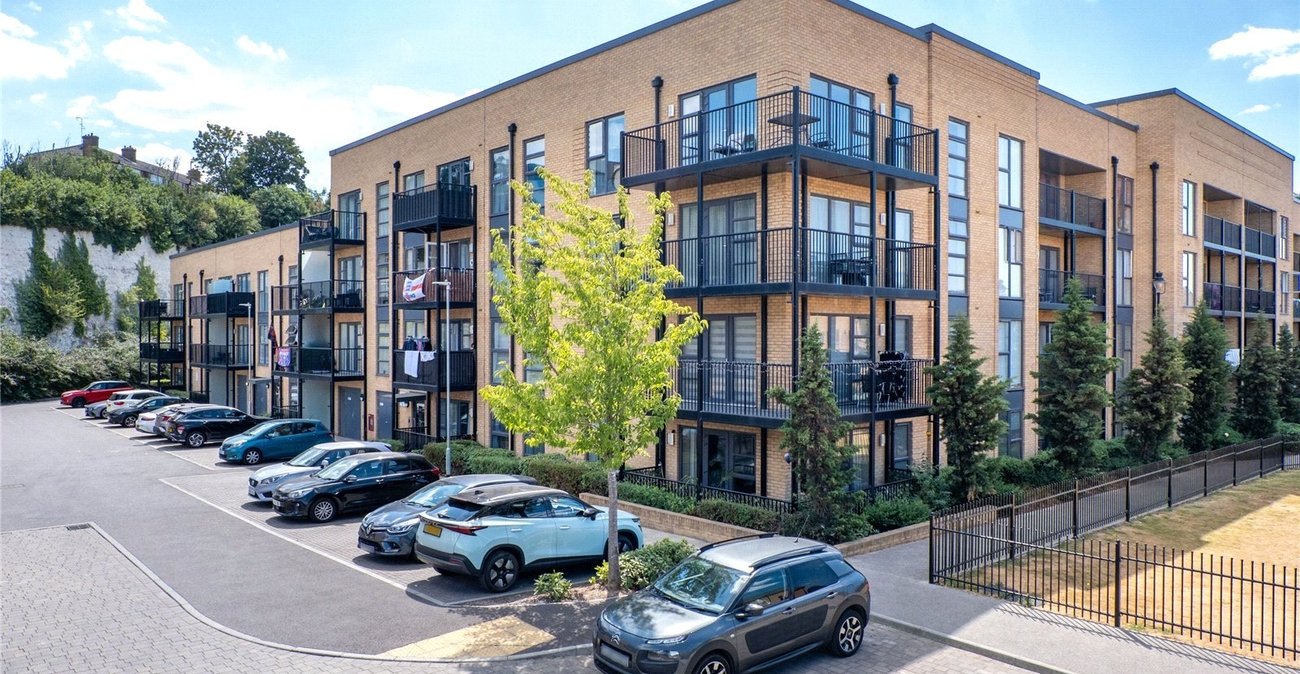 2 bedroom property for sale in Northfleet | Robinson Michael & Jackson