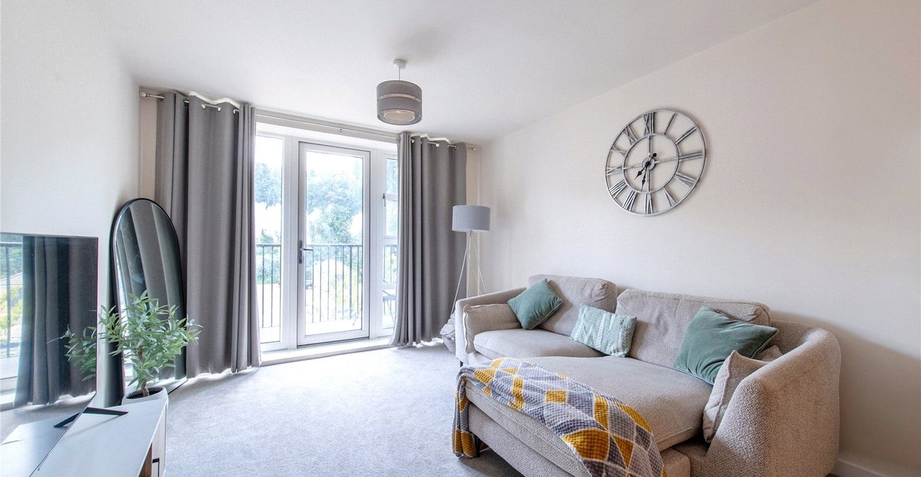 2 bedroom property for sale in Northfleet | Robinson Michael & Jackson