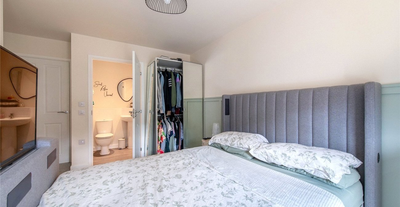 2 bedroom property for sale in Northfleet | Robinson Michael & Jackson