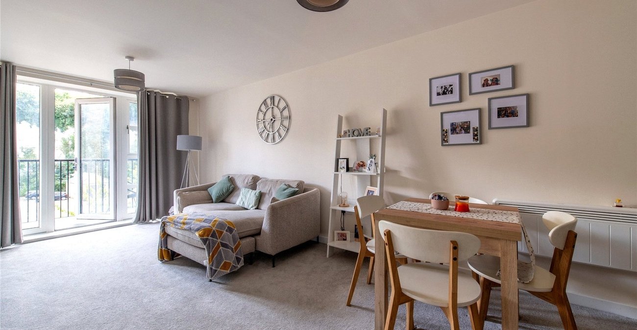 2 bedroom property for sale in Northfleet | Robinson Michael & Jackson