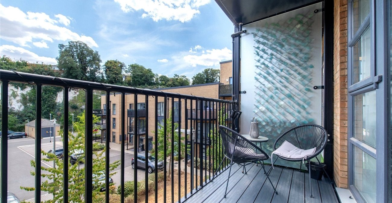 2 bedroom property for sale in Northfleet | Robinson Michael & Jackson