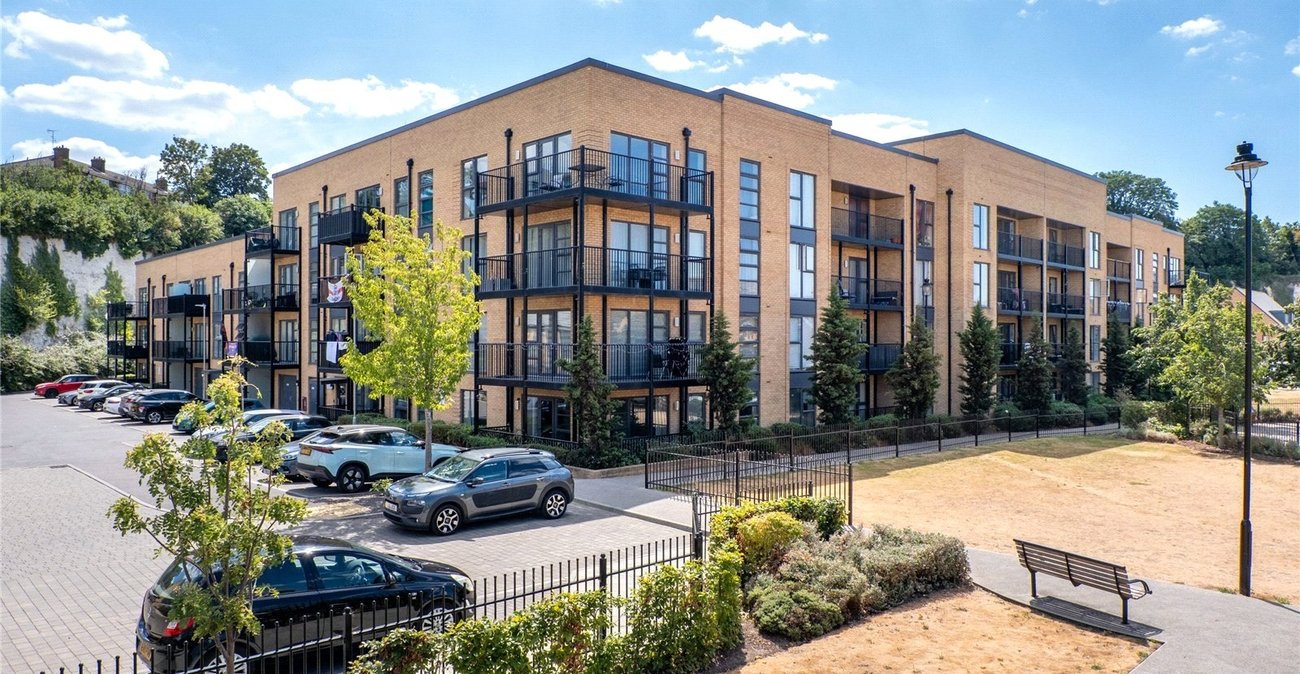 2 bedroom property for sale in Northfleet | Robinson Michael & Jackson