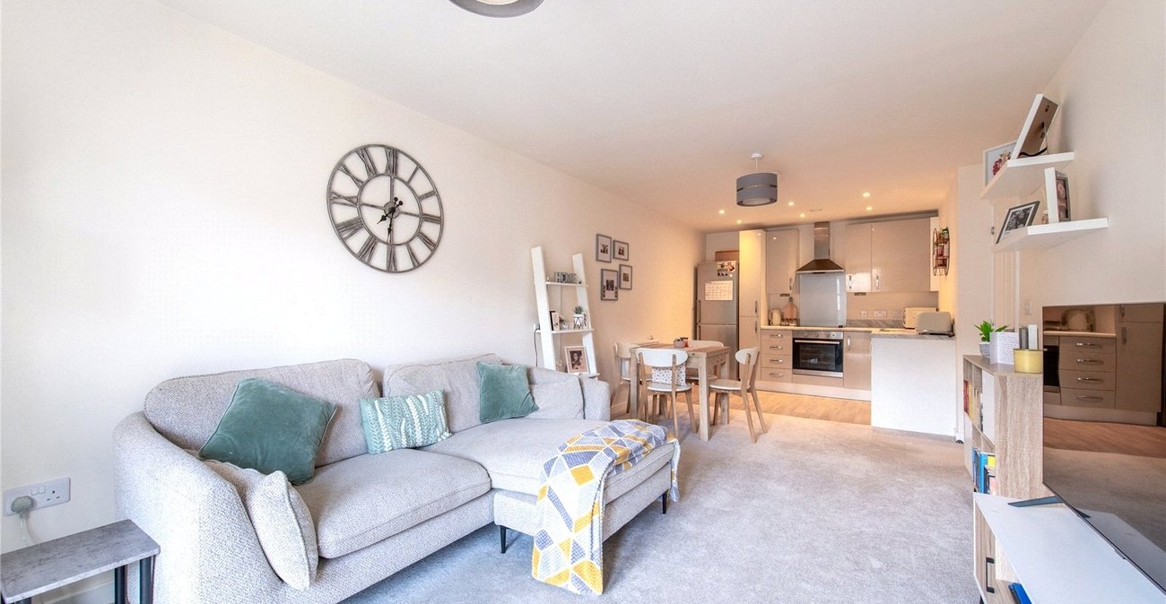 2 bedroom property for sale in Northfleet | Robinson Michael & Jackson