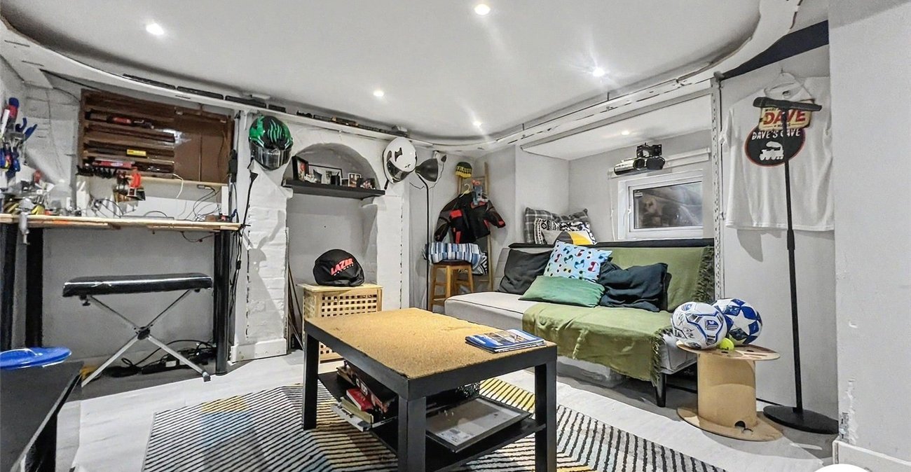2 bedroom house for sale in Chatham | Robinson Michael & Jackson