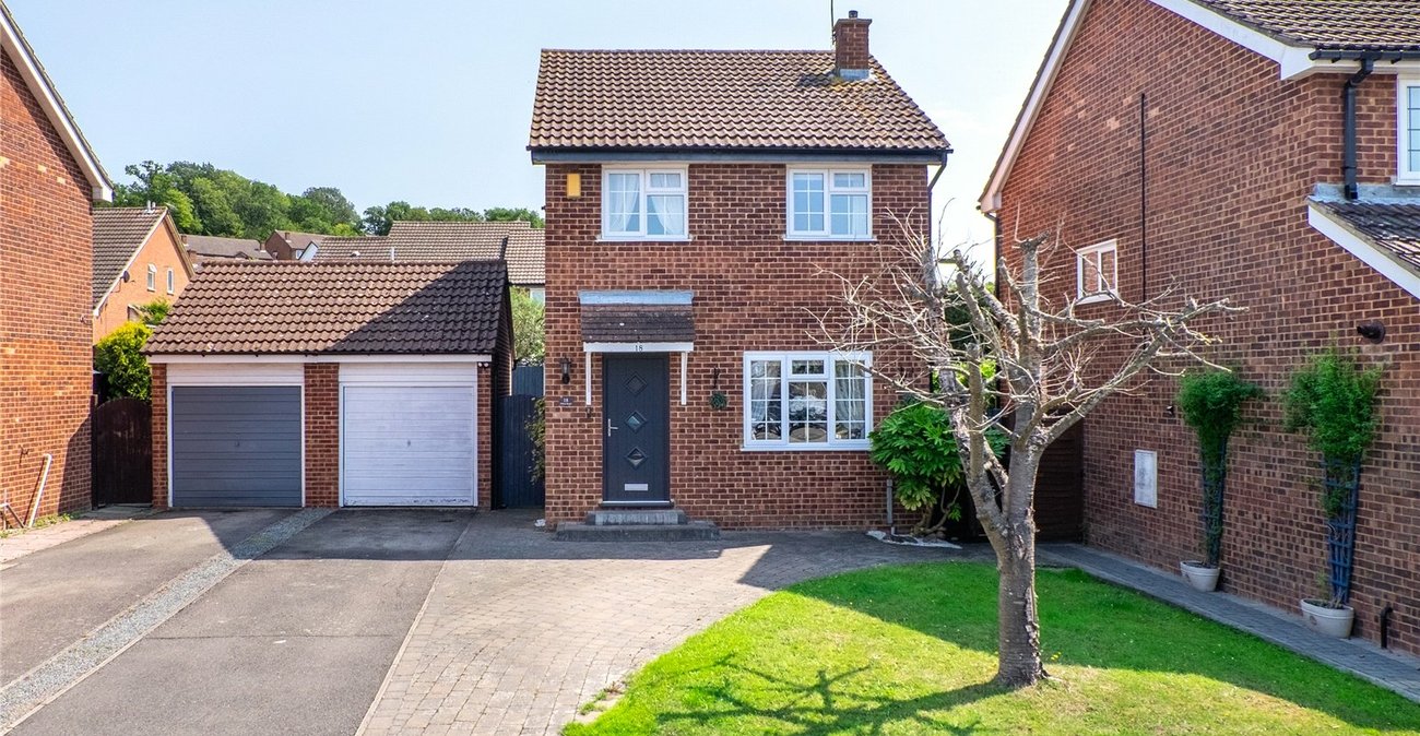 3 bedroom house for sale in Cliffe Woods | Robinson Michael & Jackson