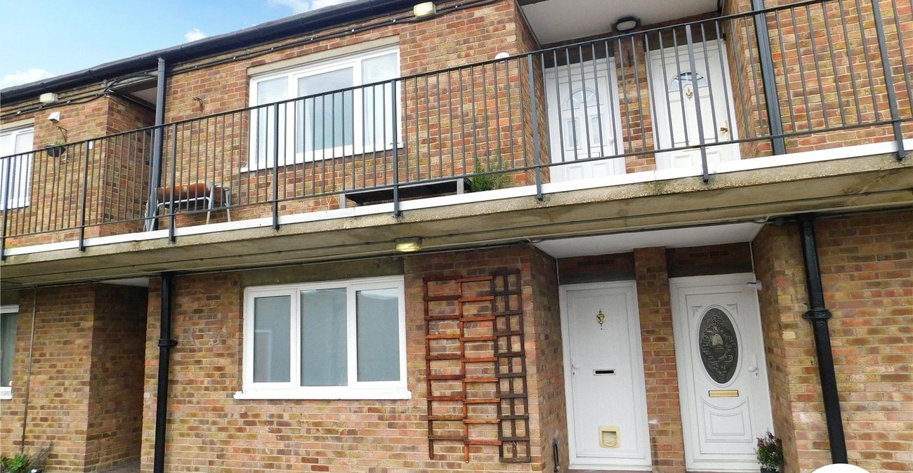 2 bedroom property for sale in London | Robinson Jackson