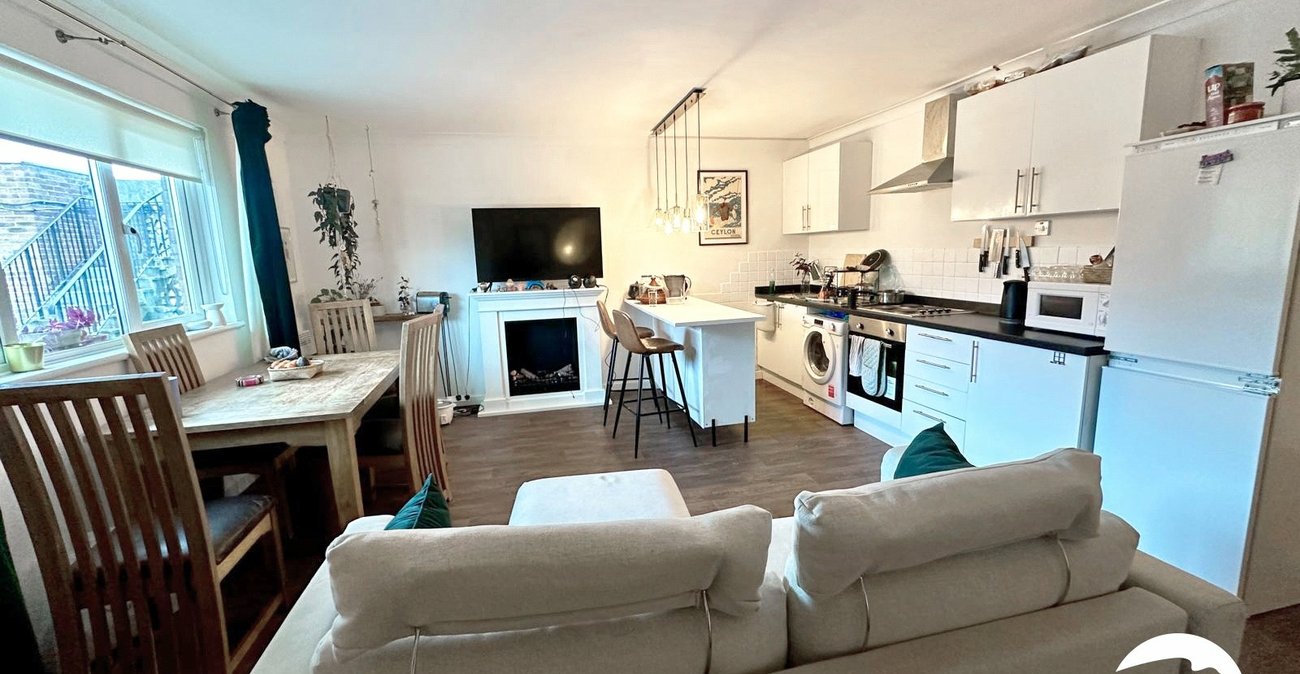 2 bedroom property for sale in London | Robinson Jackson