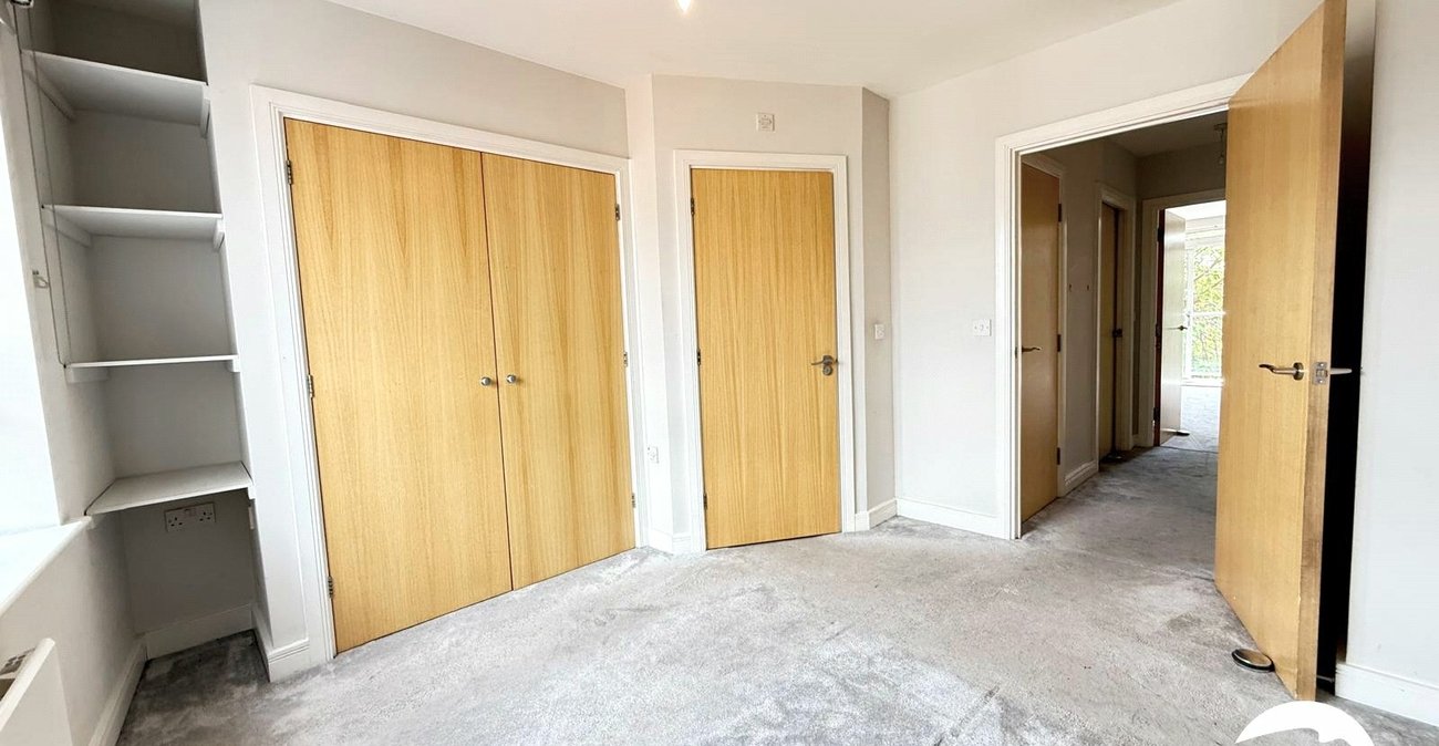 2 bedroom property for sale in London | Robinson Jackson