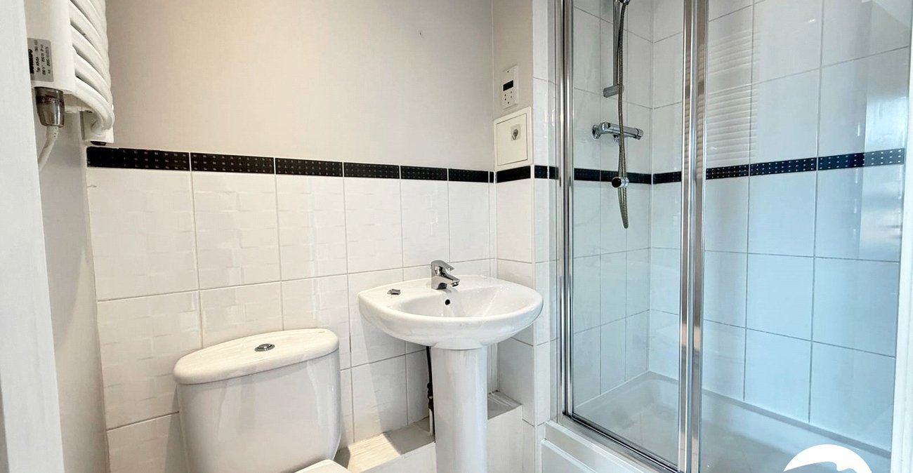 2 bedroom property for sale in London | Robinson Jackson