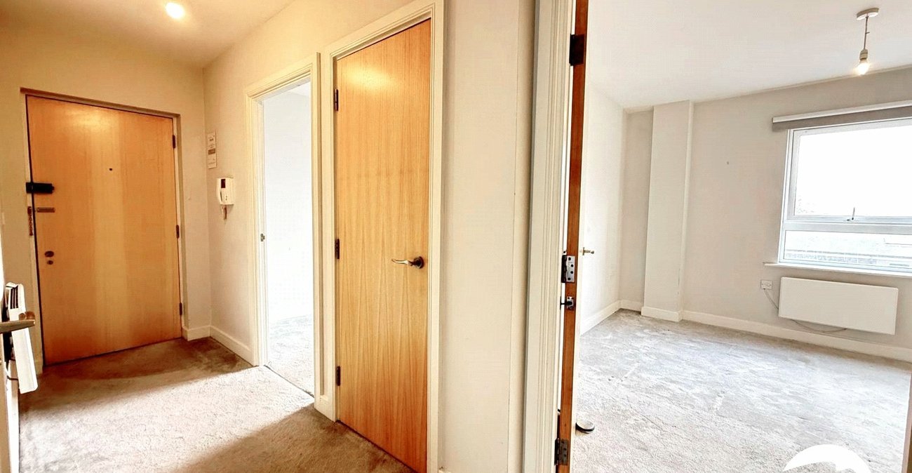 2 bedroom property for sale in London | Robinson Jackson