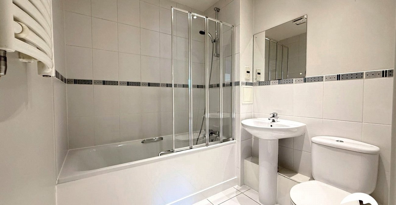 2 bedroom property for sale in London | Robinson Jackson