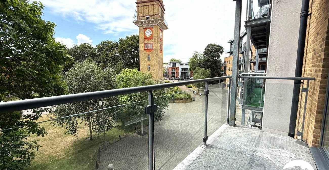 2 bedroom property for sale in London | Robinson Jackson