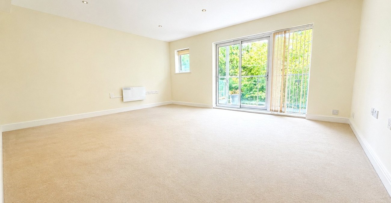 3 bedroom property for sale in London | Robinson Jackson