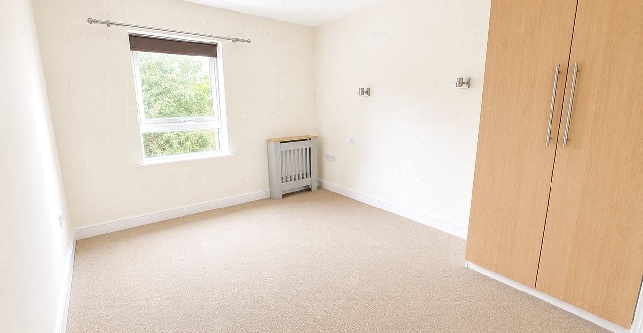 3 bedroom property for sale in London | Robinson Jackson