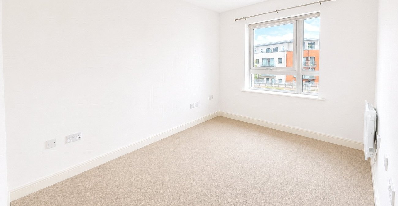 3 bedroom property for sale in London | Robinson Jackson