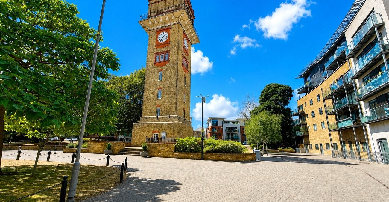 3 bedroom property for sale in London | Robinson Jackson