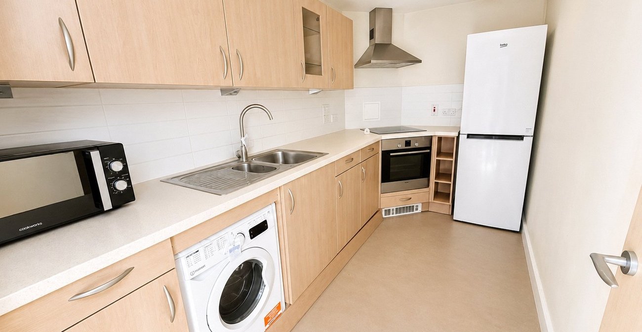 3 bedroom property for sale in London | Robinson Jackson