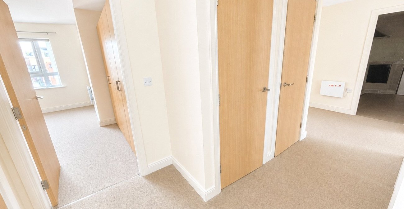 3 bedroom property for sale in London | Robinson Jackson