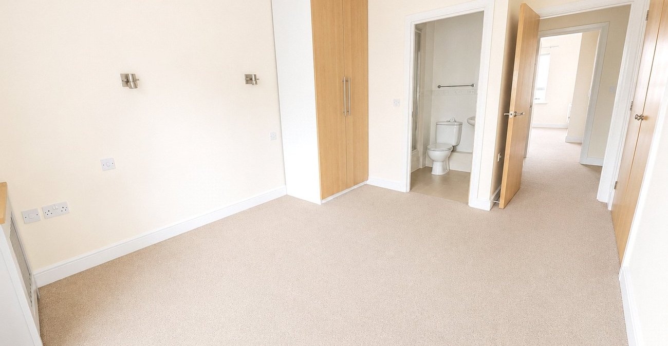 3 bedroom property for sale in London | Robinson Jackson