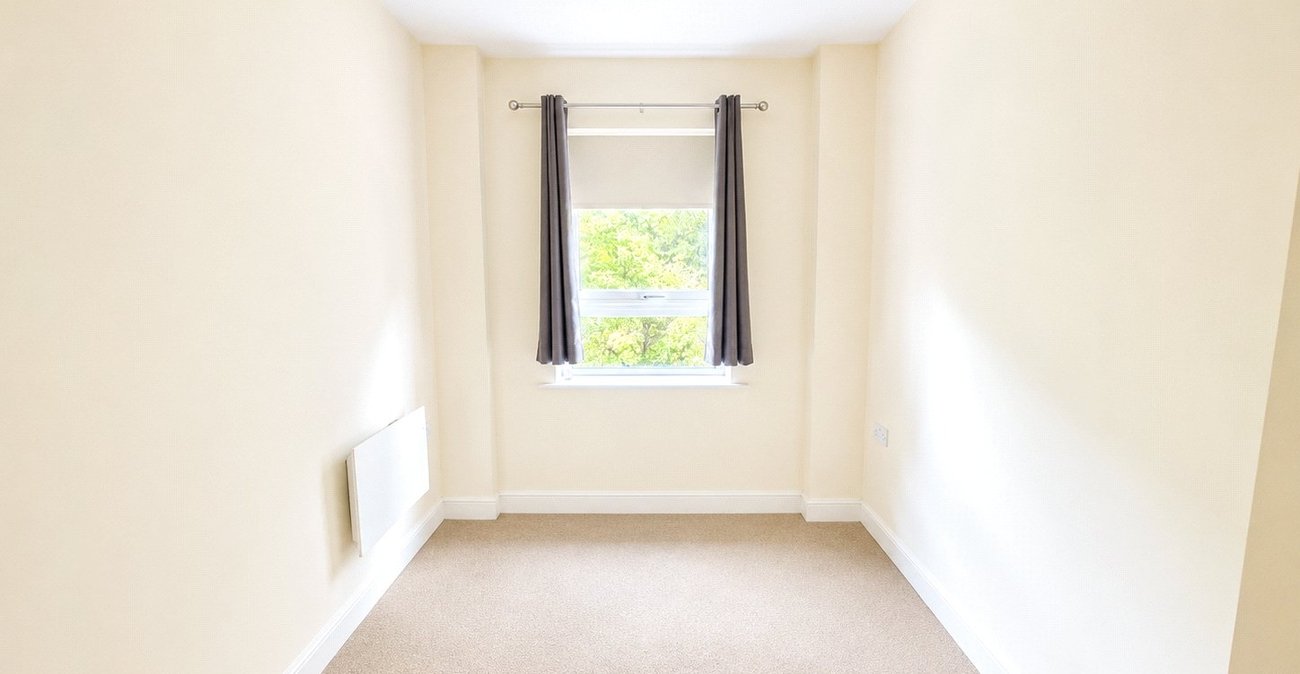 3 bedroom property for sale in London | Robinson Jackson