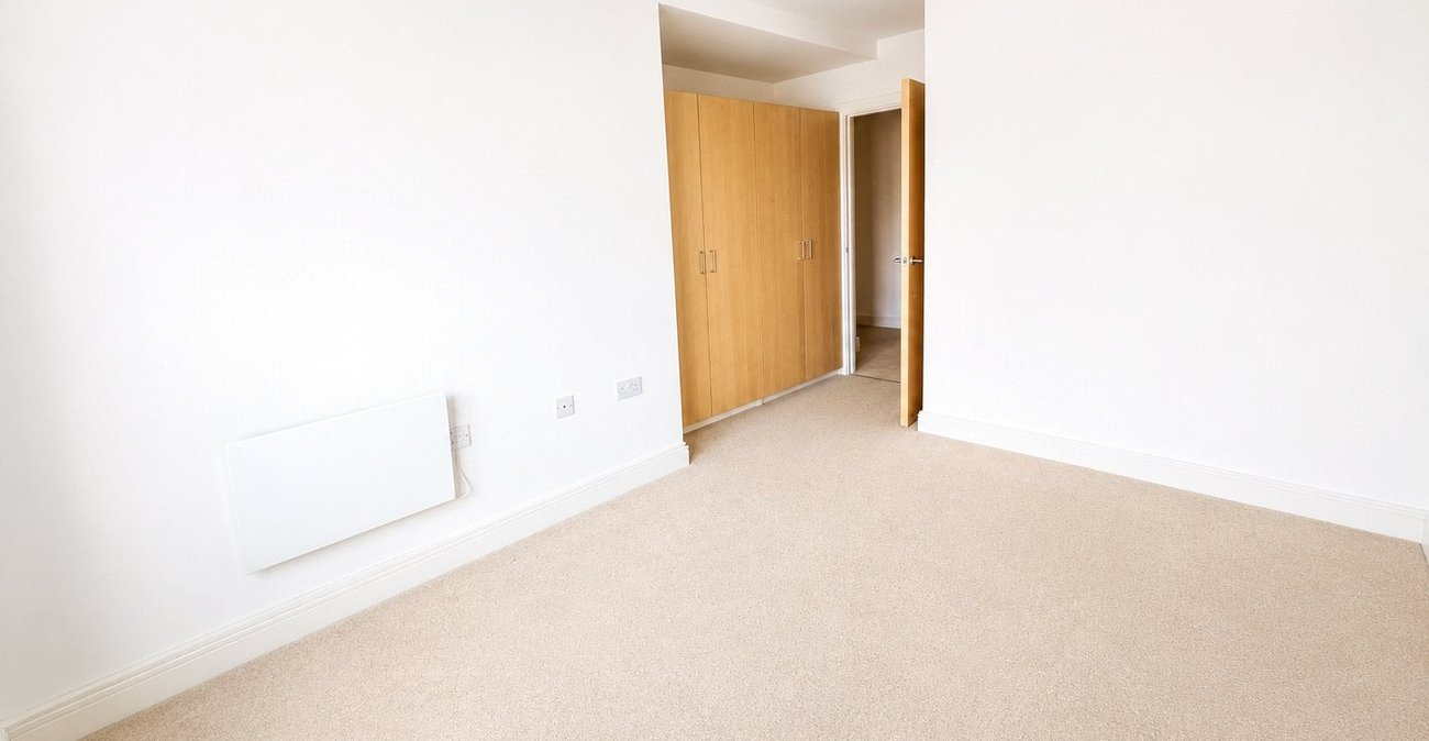 3 bedroom property for sale in London | Robinson Jackson