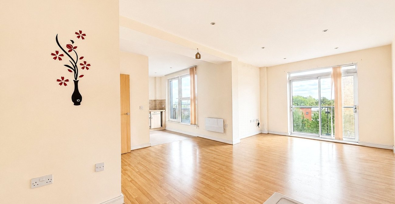 2 bedroom property for sale in London | Robinson Jackson