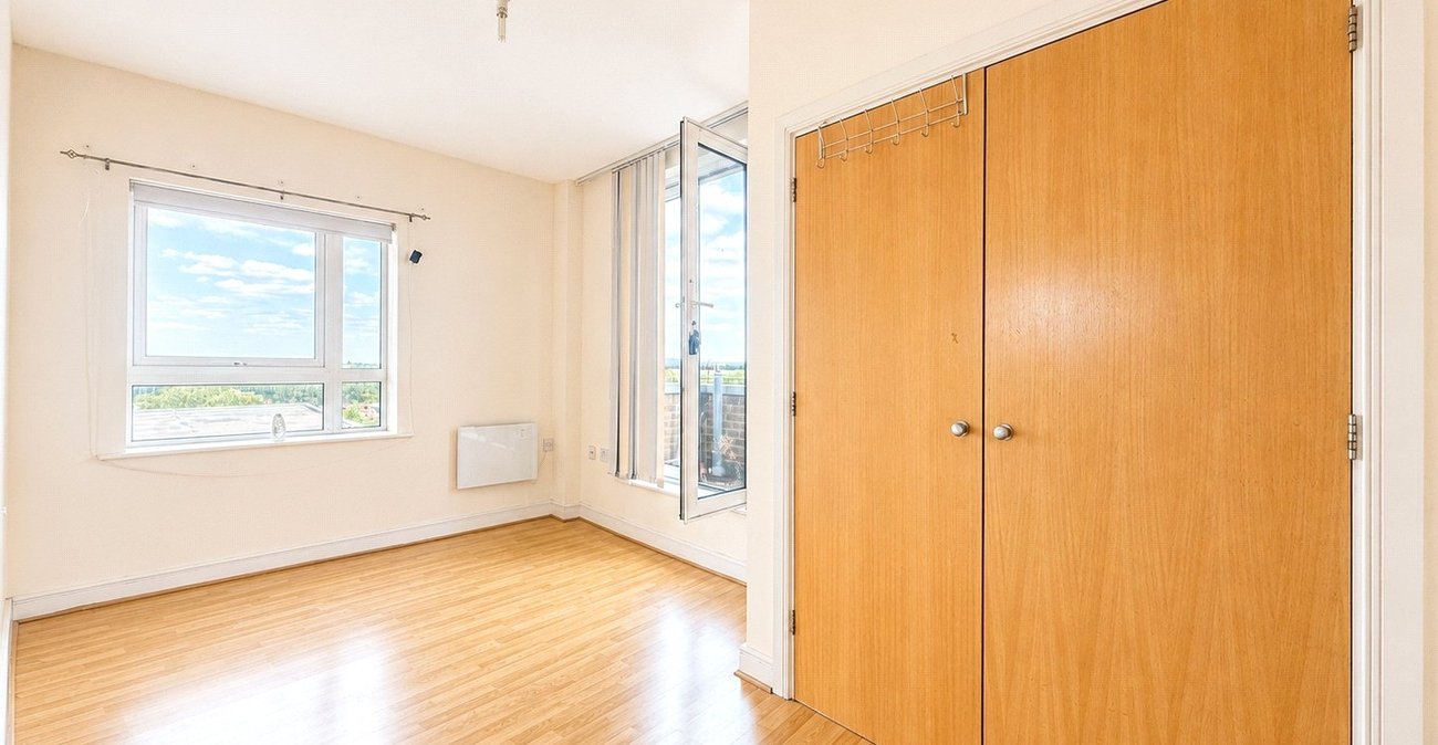 2 bedroom property for sale in London | Robinson Jackson