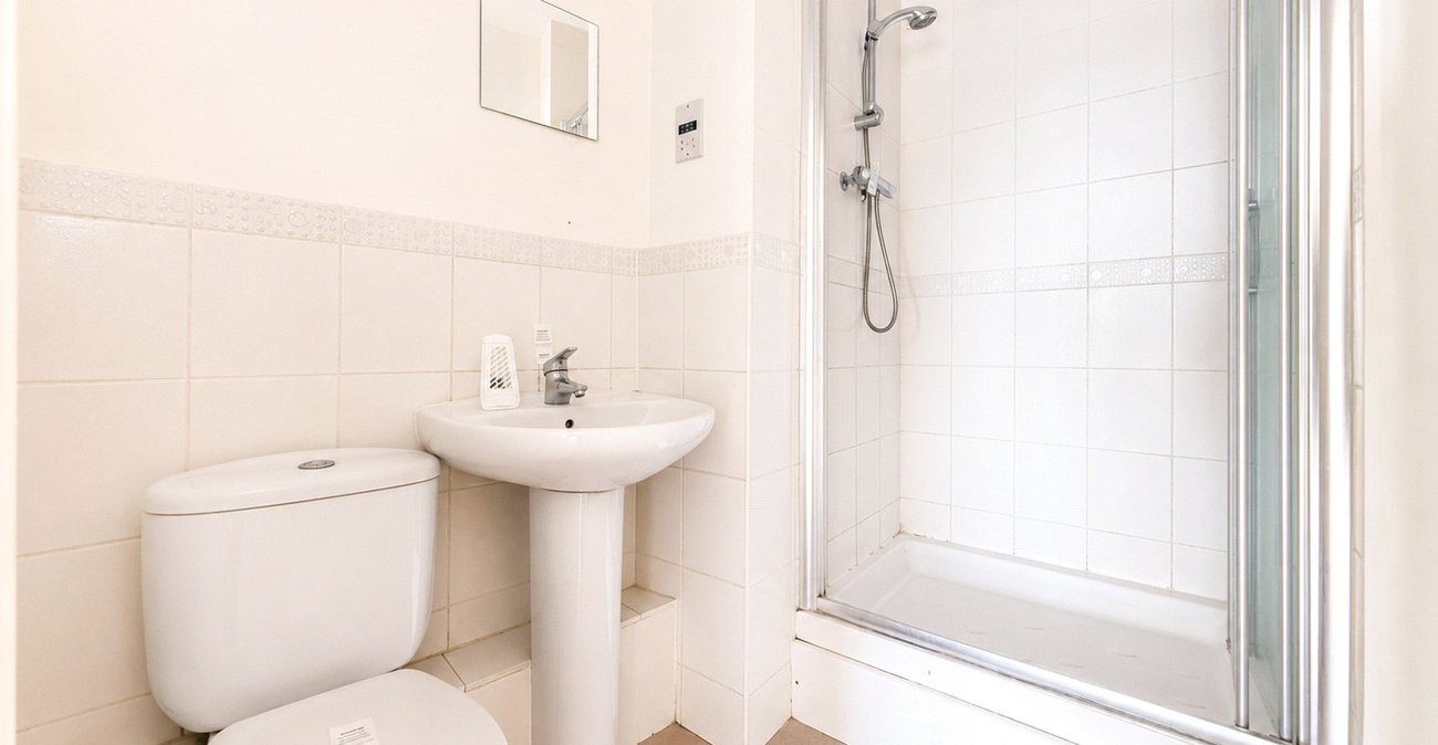 2 bedroom property for sale in London | Robinson Jackson