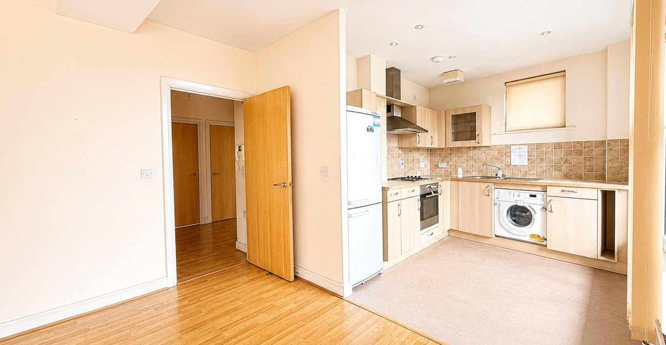 2 bedroom property for sale in London | Robinson Jackson