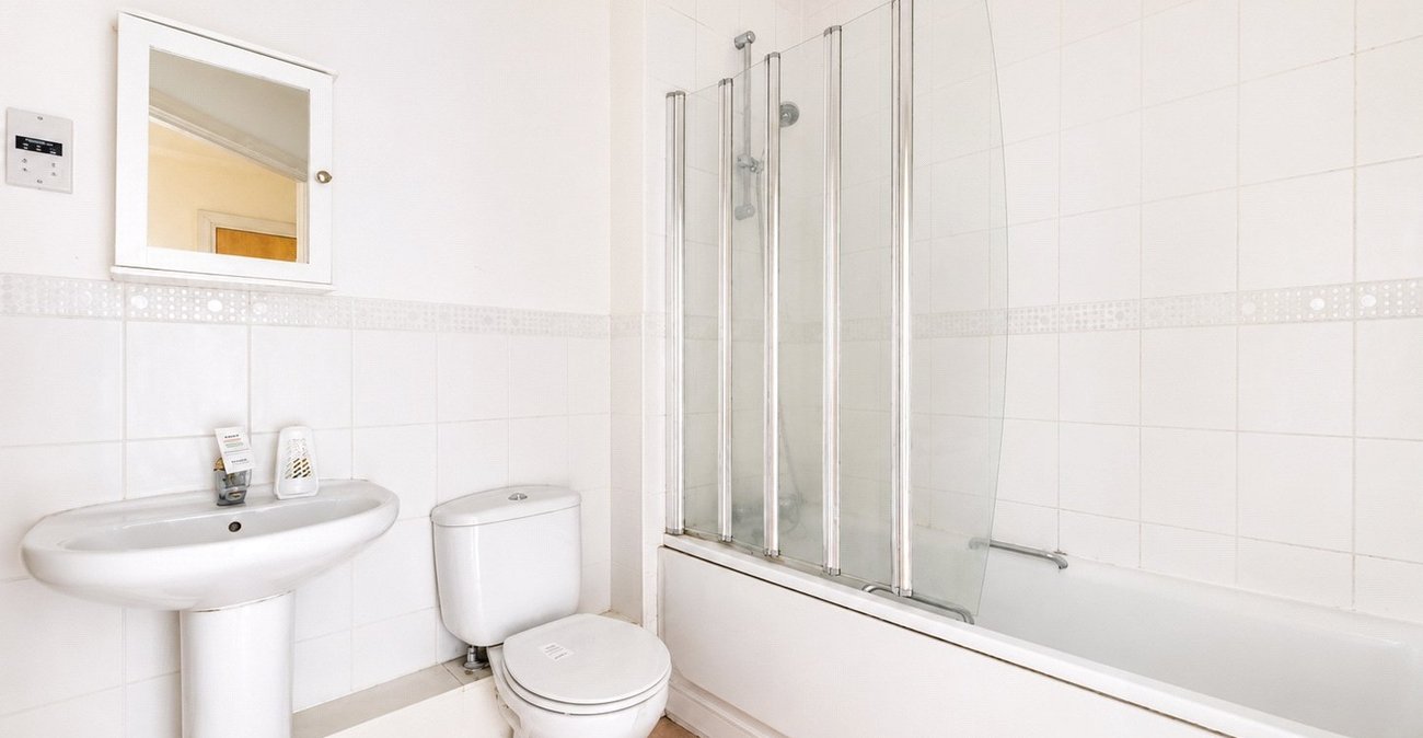 2 bedroom property for sale in London | Robinson Jackson