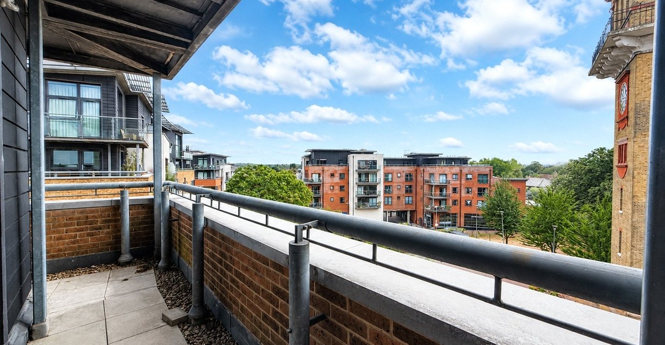 2 bedroom property for sale in London | Robinson Jackson