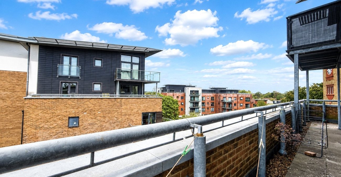 2 bedroom property for sale in London | Robinson Jackson