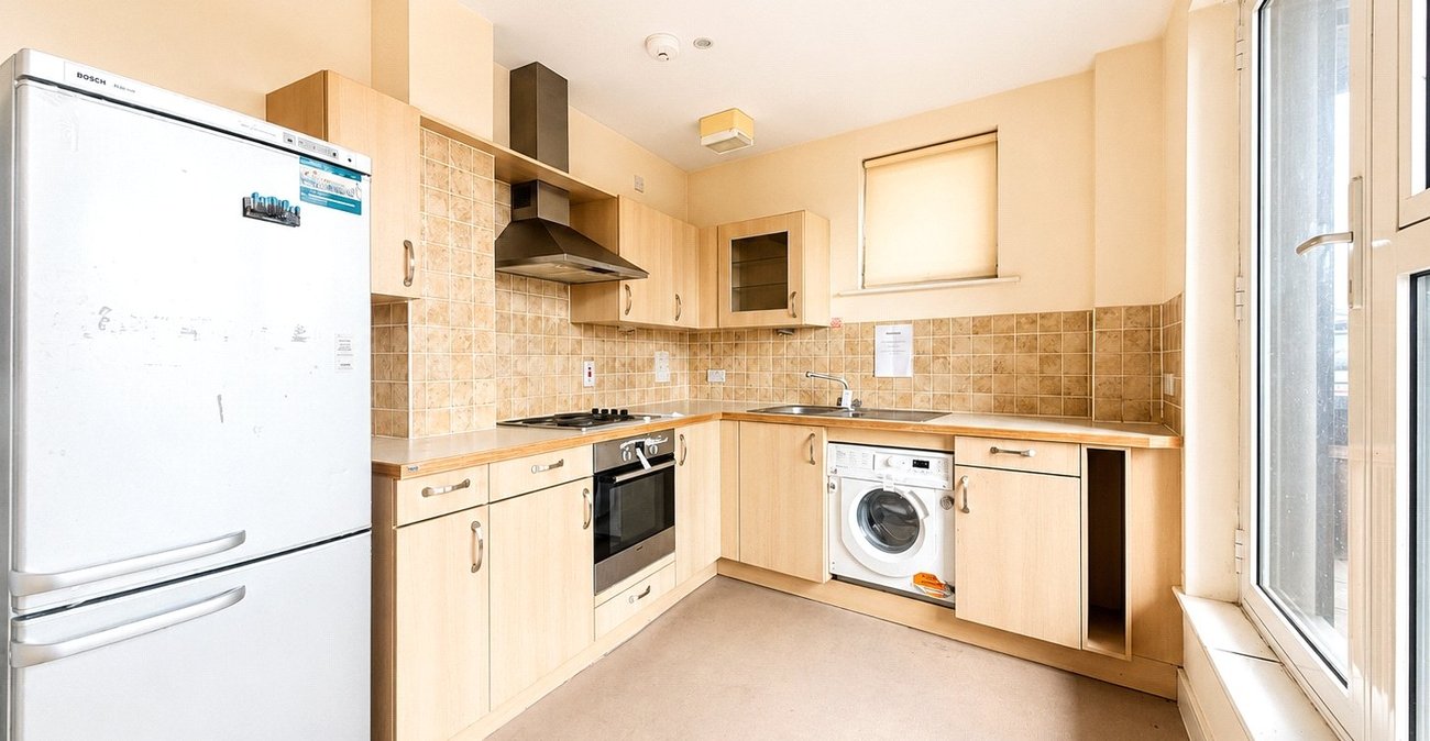2 bedroom property for sale in London | Robinson Jackson