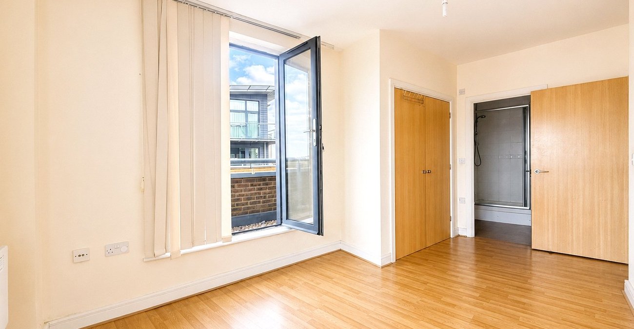2 bedroom property for sale in London | Robinson Jackson
