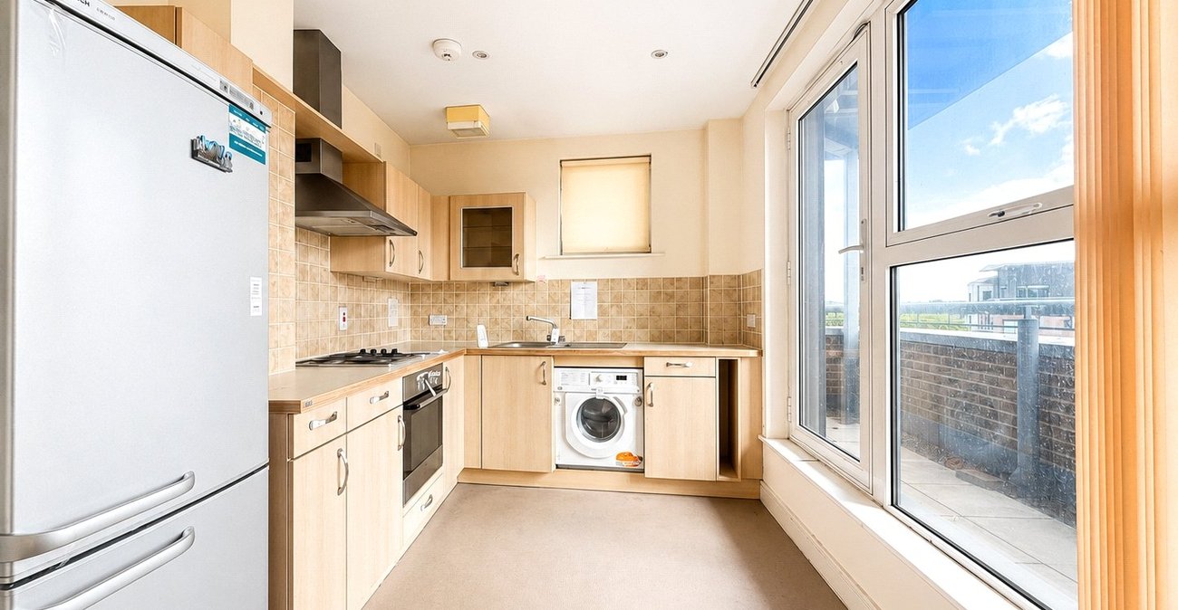 2 bedroom property for sale in London | Robinson Jackson
