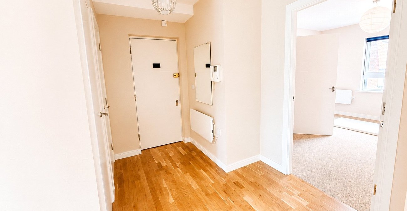 2 bedroom property for sale in London | Robinson Jackson