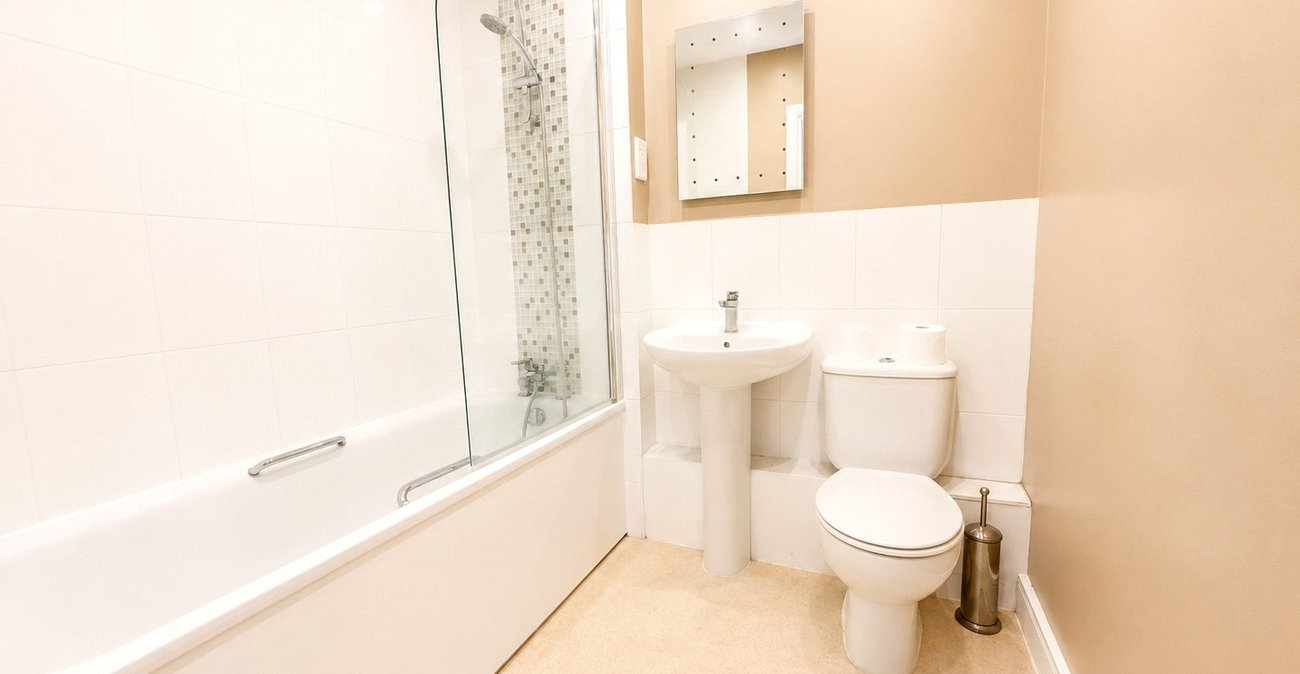 2 bedroom property for sale in London | Robinson Jackson