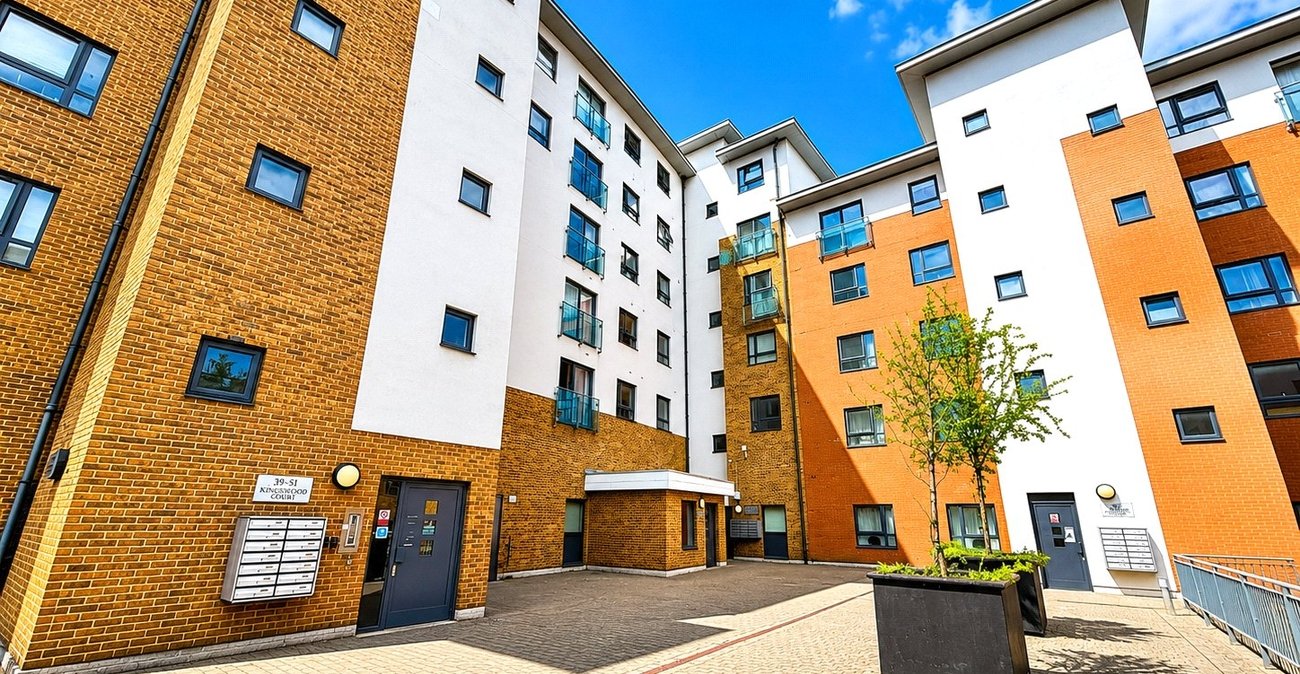 2 bedroom property for sale in London | Robinson Jackson