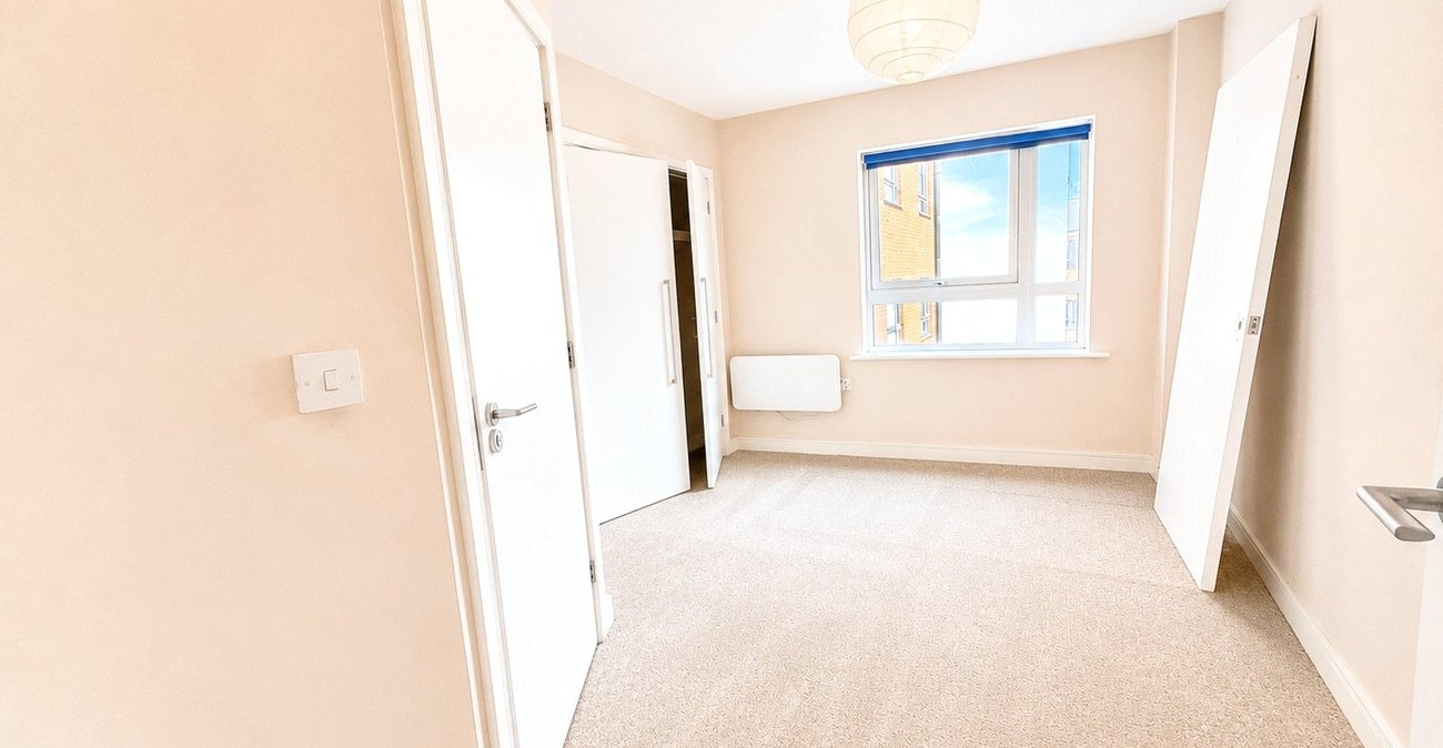2 bedroom property for sale in London | Robinson Jackson