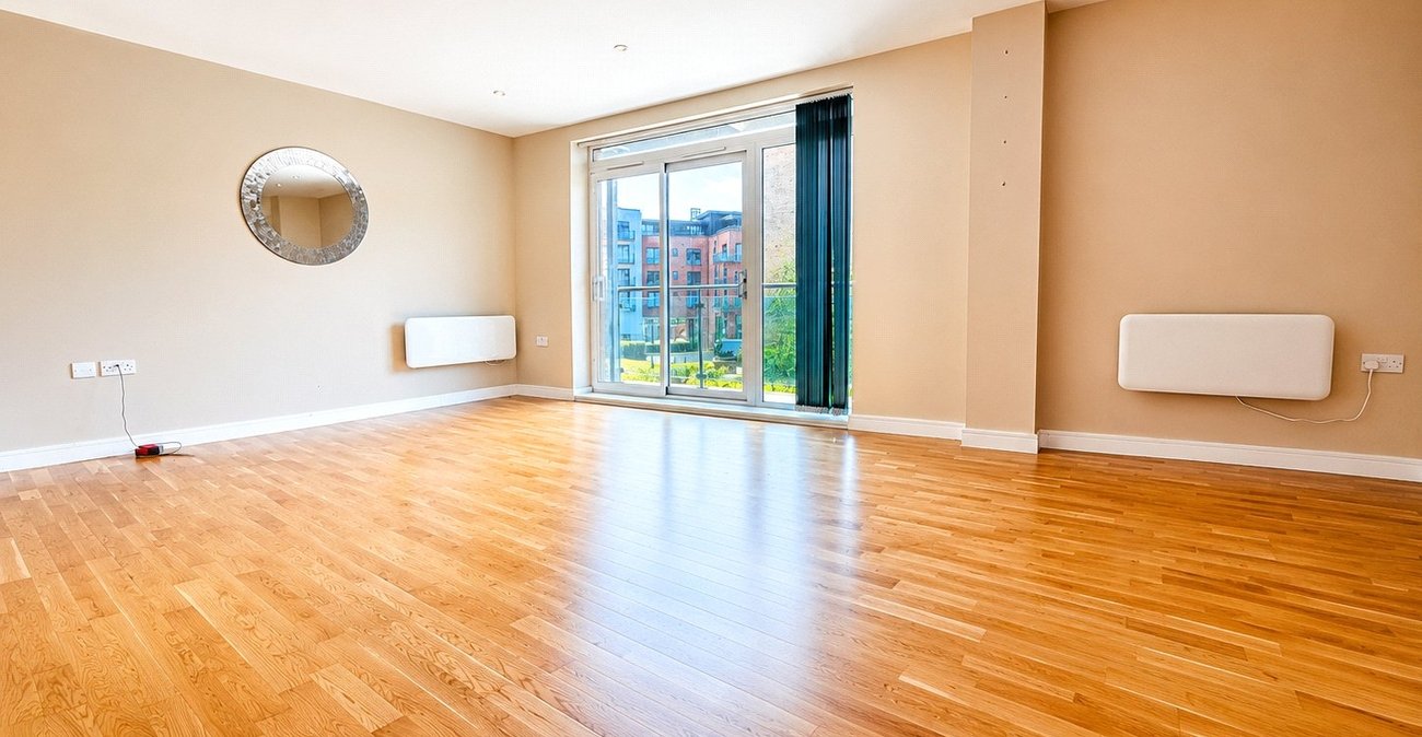 2 bedroom property for sale in London | Robinson Jackson